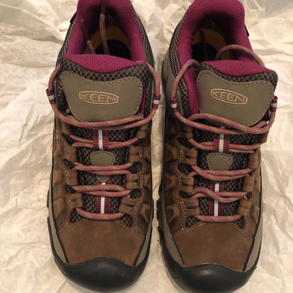 KEEN Targhee III Low Hiking Shoes - Brown/Pink - US8.5